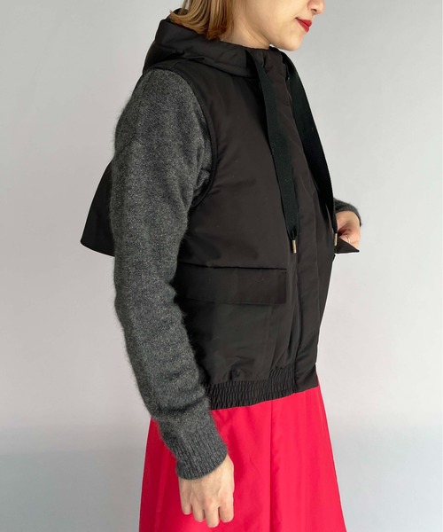 PICCIN（ピッチン）の「後ろフリルフード付中綿ベスト（その他アウター・レディース・ブラック/カーキ・M）」の4枚目の写真