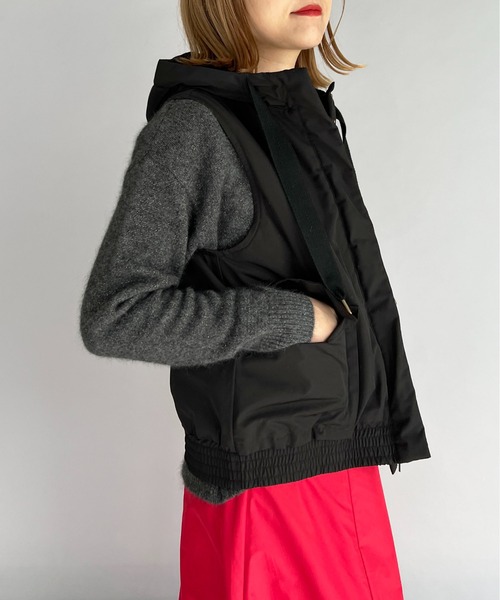 PICCIN（ピッチン）の「後ろフリルフード付中綿ベスト（その他アウター・レディース・ブラック/カーキ・M）」の8枚目の写真