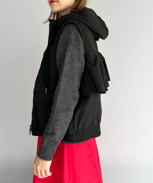 PICCIN（ピッチン）の「後ろフリルフード付中綿ベスト（その他アウター・レディース・ブラック/カーキ・M）」の6枚目の写真