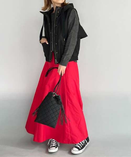 PICCIN（ピッチン）の「後ろフリルフード付中綿ベスト（その他アウター・レディース・ブラック/カーキ・M）」の11枚目の写真