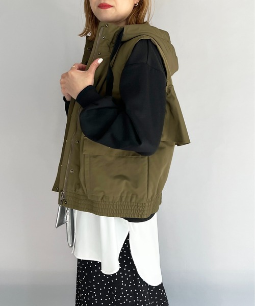 PICCIN（ピッチン）の「後ろフリルフード付中綿ベスト（その他アウター・レディース・ブラック/カーキ・M）」の16枚目の写真