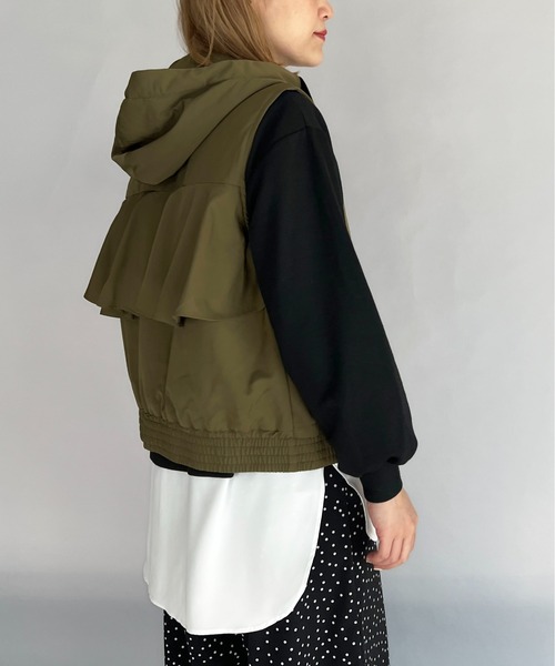 PICCIN（ピッチン）の「後ろフリルフード付中綿ベスト（その他アウター・レディース・ブラック/カーキ・M）」の18枚目の写真
