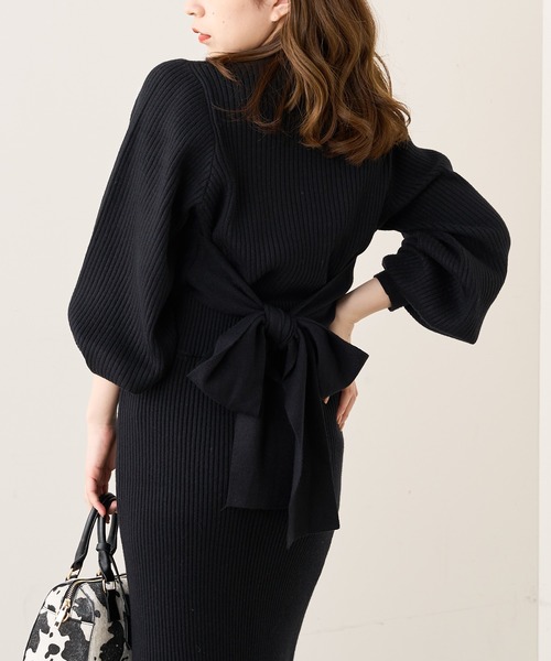 Chico（チコ）の「リボンレイヤード風ボリューム袖ニット