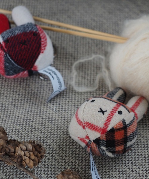 Miffy（ ミッフィー）の「BON TON TOYS バッグチャーム Miffy Check（キーホルダー・レディース・ベージュ/レッド・FREE）」の7枚目の写真