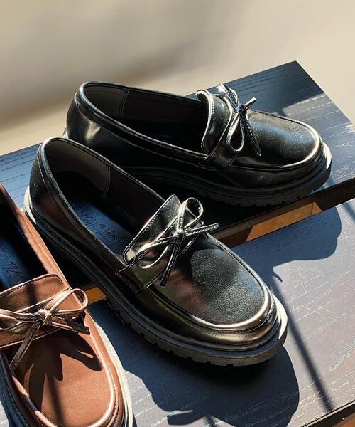 INGNI（イング）の「モカシンステッチリボンローファー（パンプス・レディース・ブラック/ダークブラウン・L/M）」の6枚目の写真