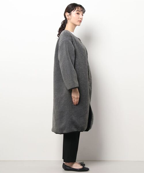 Lugnoncure（ルノンキュール）の「ボアキルトリバーシブルロングジャケット（ノーカラージャケット・レディース・オフホワイト/グレー/チャコール・ﾌﾘ-）」の6枚目の写真