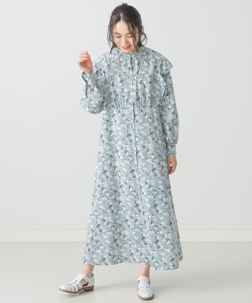 BEAMS LIGHTS(ビームスライツ)の「BEAMS LIGHTS / フラワー プリント ロングスリーブ ワンピース(ワンピース・レディース・イエロー系その他3/サックスブルー・38/36)」の2枚目の写真