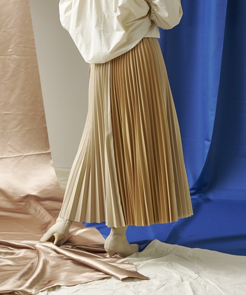 mona Belinda（モナベリンダ）の「切替合皮プリーツスカート（スカート・レディース・グレー/ライトベージュ・FREE）」の3枚目の写真