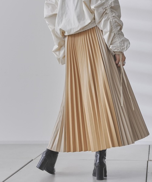 mona Belinda（モナベリンダ）の「切替合皮プリーツスカート（スカート・レディース・グレー/ライトベージュ・FREE）」の5枚目の写真