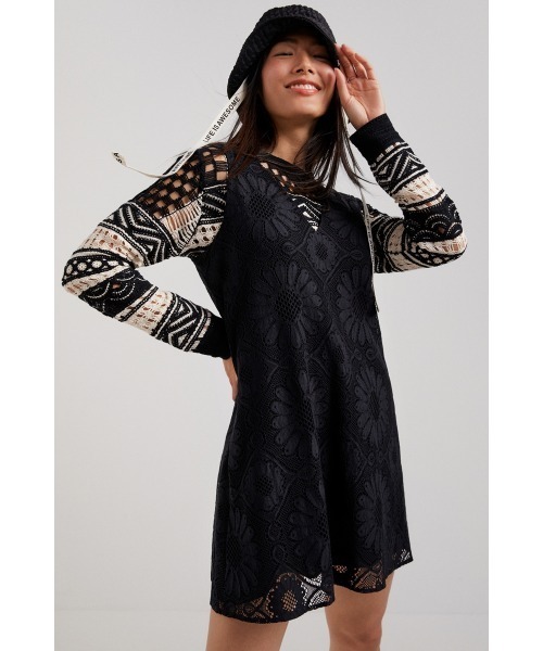 Desigual(デシグアル)の「レース ミニワンピース(ワンピース・レディース・ホワイト/ブラック/レッド・S/M/L/XL/XS)」の2枚目の写真