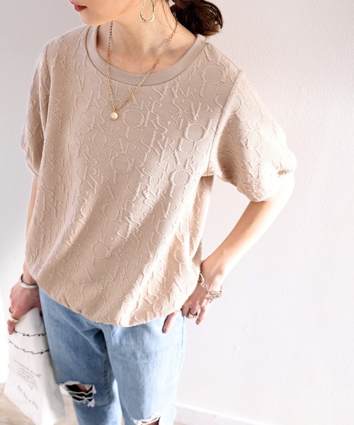 classicalelf（クラシカルエルフ）の「1枚で主役級。アルファベットジャガードbigシルエットプルオーバー（Tシャツ/カットソー・レディース・ホワイト/ブラック/ベージュ系その他・SMALL/MEDIUM/LARGE/X-LARGE）」の4枚目の写真