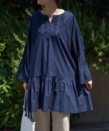 BEARDSLEY | 襟元やサイドに入った刺繍がポイント共布テープ刺繍チュニック(シャツ/ブラウス)