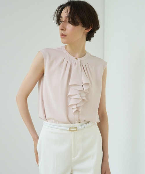 ANAYI（アナイ）の「バックサテンラッフルノースリ ブラウス（シャツ 