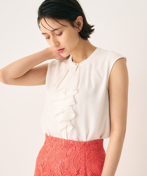 ANAYI（アナイ）の「バックサテンラッフルノースリ ブラウス