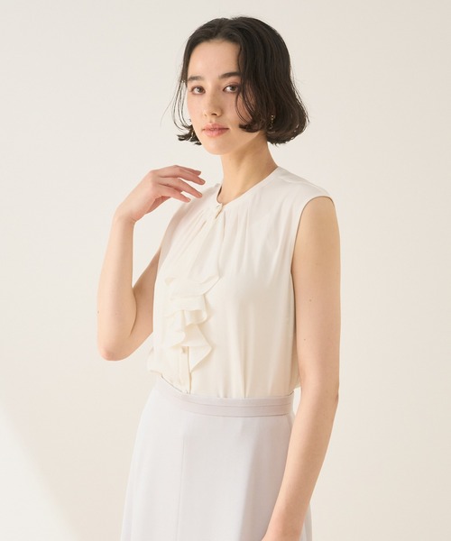 ANAYI（アナイ）の「バックサテンラッフルノースリ ブラウス