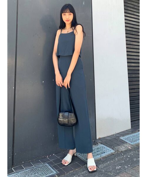 EMODA（エモダ）の「バックスリットオープンサロペット（つなぎ/オールインワン・レディース・ブルー/ブラック/キャメル・FREE）」の11枚目の写真