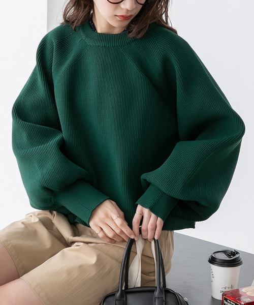 BONLECILL（ボンルシール）の「ラグランボリュームスリーブ クロップドニットプルオーバー（ニット/セーター・レディース・パープル/レッド/モスグリーン/アイボリー/ブラック/ブルー/ブラウン/ブラック系1・FREE）」の6枚目の写真