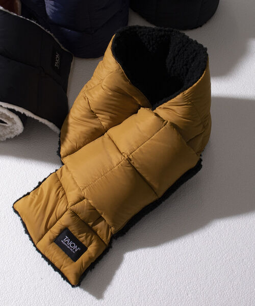 TAION（タイオン）の「【TAION/タイオン】GLOSTER別注 ボアリバーシブルマフラー ダウンマフラー（マフラー・メンズ・ホワイト/ブラック/ネイビー/イエロー/オレンジ・FREE）」の4枚目の写真