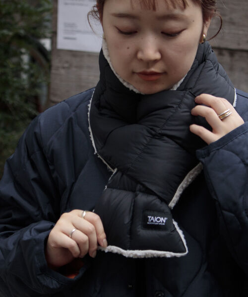 TAION（タイオン）の「【TAION/タイオン】GLOSTER別注 ボアリバーシブルマフラー ダウンマフラー（マフラー・メンズ・ホワイト/ブラック/ネイビー/イエロー/オレンジ・FREE）」の16枚目の写真