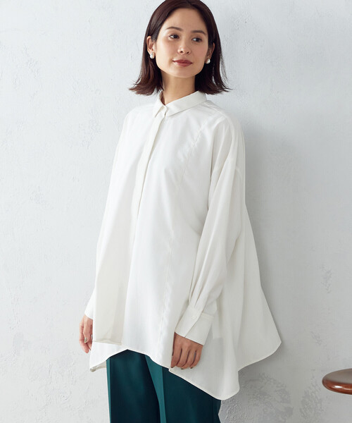 COMME CA ISM(コムサイズム)の「イレギュラーヘム シャツ(シャツ/ブラウス・レディース・ホワイト/チャコール・MEDIUM/LARGE)」の2枚目の写真