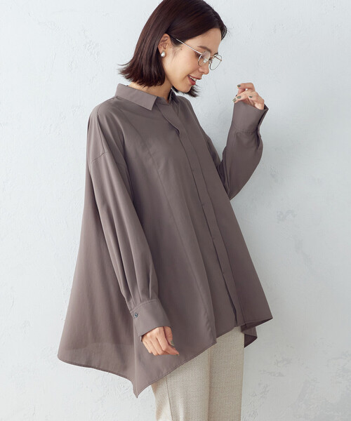 COMME CA ISM(コムサイズム)の「イレギュラーヘム シャツ(シャツ/ブラウス・レディース・ホワイト/チャコール・MEDIUM/LARGE)」の1枚目の写真