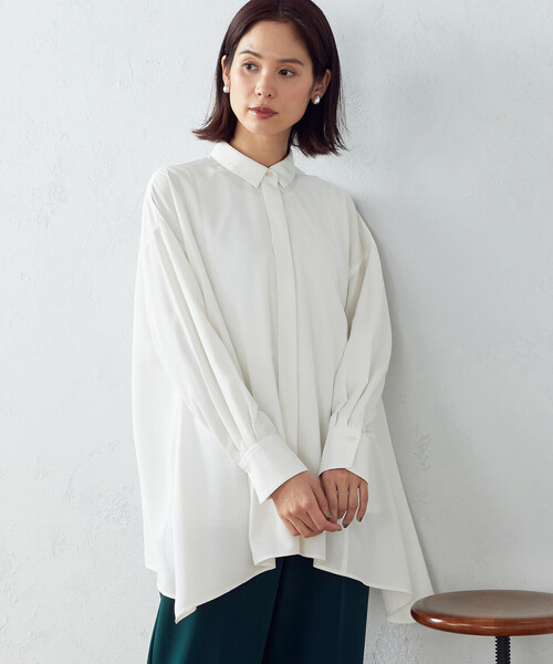 COMME CA ISM(コムサイズム)の「イレギュラーヘム シャツ(シャツ/ブラウス・レディース・ホワイト/チャコール・MEDIUM/LARGE)」の3枚目の写真