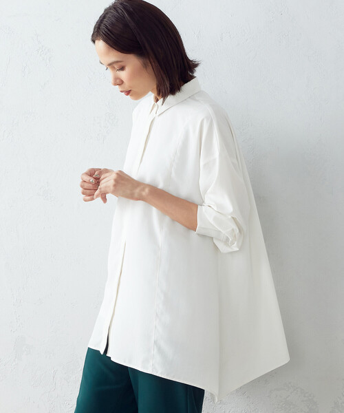 COMME CA ISM(コムサイズム)の「イレギュラーヘム シャツ(シャツ/ブラウス・レディース・ホワイト/チャコール・MEDIUM/LARGE)」の4枚目の写真