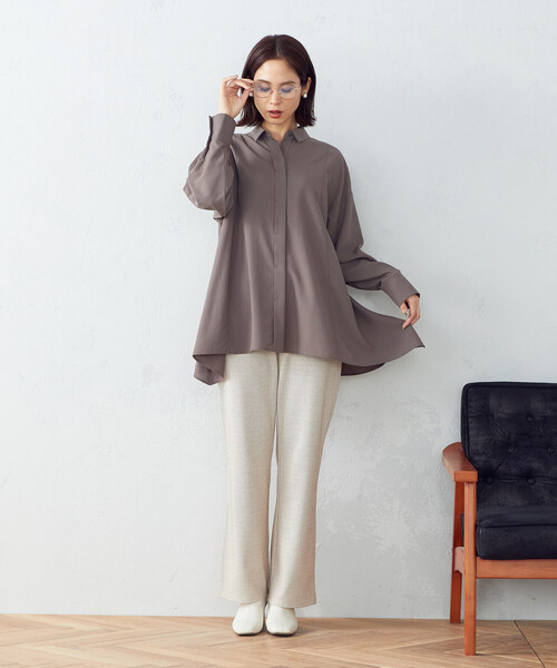 COMME CA ISM(コムサイズム)の「イレギュラーヘム シャツ(シャツ/ブラウス・レディース・ホワイト/チャコール・MEDIUM/LARGE)」の6枚目の写真