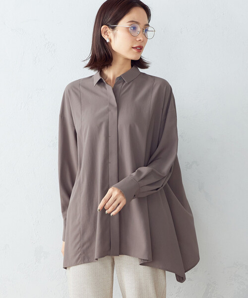 COMME CA ISM(コムサイズム)の「イレギュラーヘム シャツ(シャツ/ブラウス・レディース・ホワイト/チャコール・MEDIUM/LARGE)」の7枚目の写真