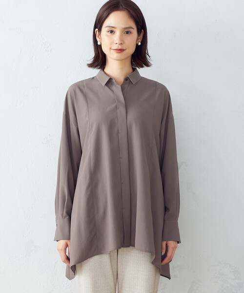 COMME CA ISM(コムサイズム)の「イレギュラーヘム シャツ(シャツ/ブラウス・レディース・ホワイト/チャコール・MEDIUM/LARGE)」の8枚目の写真