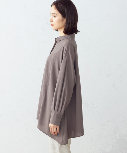 COMME CA ISM(コムサイズム)の「イレギュラーヘム シャツ(シャツ/ブラウス・レディース・ホワイト/チャコール・MEDIUM/LARGE)」の9枚目の写真