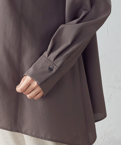 COMME CA ISM(コムサイズム)の「イレギュラーヘム シャツ(シャツ/ブラウス・レディース・ホワイト/チャコール・MEDIUM/LARGE)」の13枚目の写真