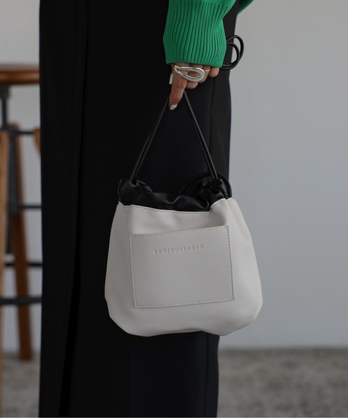 Bonjour Sagan（ボンジュールサガン）の「リバーシブル巾着バッグ（ショルダーバッグ・レディース・ブラック/ピンク/アイボリー/グレイッシュベージュ/パイソン・FREE）」の18枚目の写真