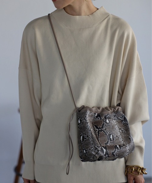 Bonjour Sagan（ボンジュールサガン）の「リバーシブル巾着バッグ（ショルダーバッグ・レディース・ブラック/ピンク/アイボリー/グレイッシュベージュ/パイソン・FREE）」の22枚目の写真