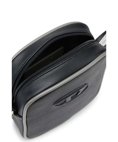 DIESEL（ディーゼル）の「メンズ リサイクルポリウレタン カメラバッグ S（ショルダーバッグ・メンズ・ブラック/カーキ・UNI）」の13枚目の写真