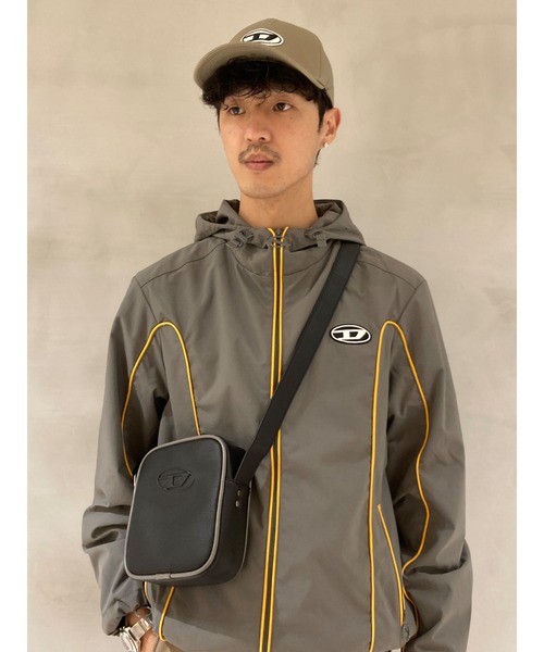 DIESEL（ディーゼル）の「メンズ リサイクルポリウレタン カメラバッグ S（ショルダーバッグ・メンズ・ブラック/カーキ・UNI）」の15枚目の写真