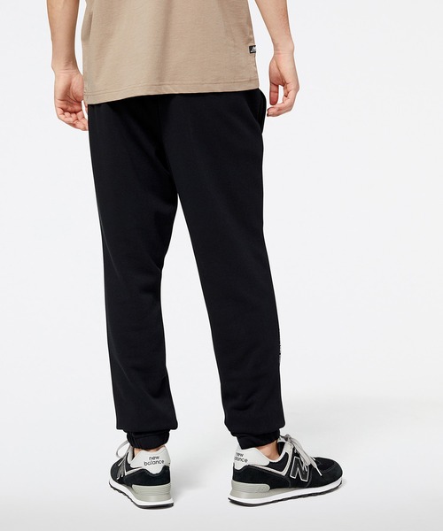 NEW BALANCE(ニューバランス)の「NB Essentials Magnify Linear Graphic スウェットジョガーパンツ(スウェットパンツ・メンズ・グレー/ブラック・SMALL/XX-LARGE/LARGE/X-LARGE/MEDIUM)」の4枚目の写真