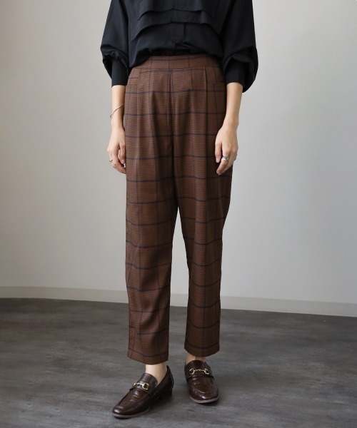 Bou Jeloud(ブージュルード)の「TRタックテーパードパンツ(その他パンツ・レディース・ブラウン/ベージュ・38)」の1枚目の写真