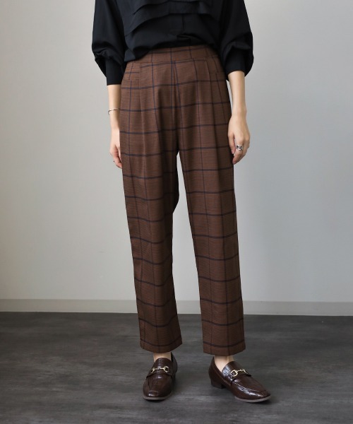 Bou Jeloud(ブージュルード)の「TRタックテーパードパンツ(その他パンツ・レディース・ブラウン/ベージュ・38)」の4枚目の写真