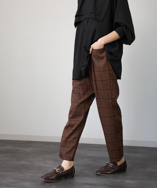 Bou Jeloud(ブージュルード)の「TRタックテーパードパンツ(その他パンツ・レディース・ブラウン/ベージュ・38)」の11枚目の写真