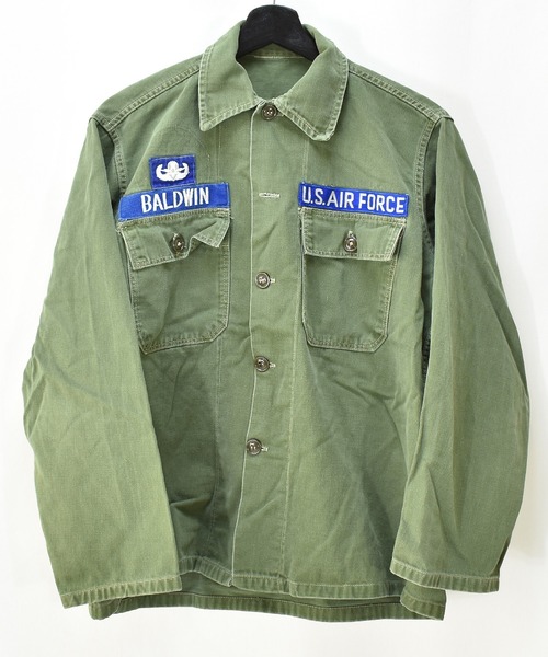 VINTAGE(ヴィンテージ)の「【ヴィンテージ古着】ミリタリー U.S.AIR FORCE ユーティリティーシャツ ワッペン付き(ミリタリージャケット・メンズ・カーキ・SMALL)」の1枚目の写真