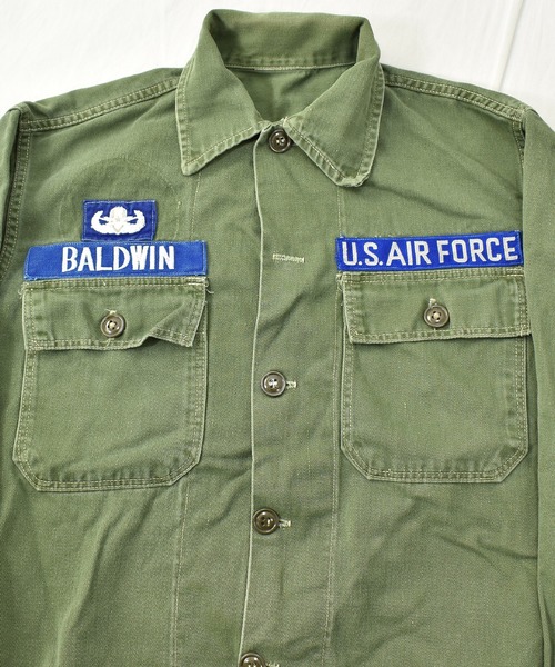 VINTAGE(ヴィンテージ)の「【ヴィンテージ古着】ミリタリー U.S.AIR FORCE ユーティリティーシャツ ワッペン付き(ミリタリージャケット・メンズ・カーキ・SMALL)」の8枚目の写真