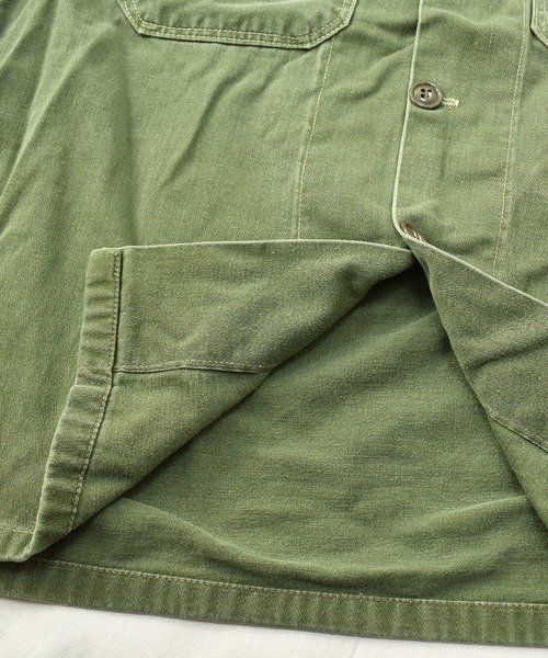 VINTAGE(ヴィンテージ)の「【ヴィンテージ古着】ミリタリー U.S.AIR FORCE ユーティリティーシャツ ワッペン付き(ミリタリージャケット・メンズ・カーキ・SMALL)」の3枚目の写真