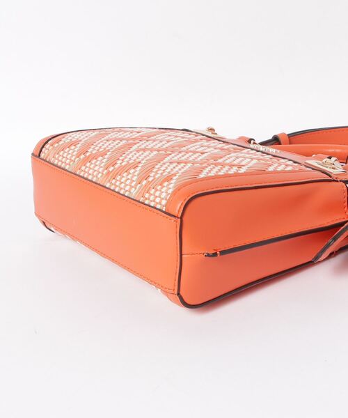 Guess（ゲス）の「KATEY Mini Satchel（ハンドバッグ・レディース・ブラック/オレンジ・ONE SIZE）」の13枚目の写真