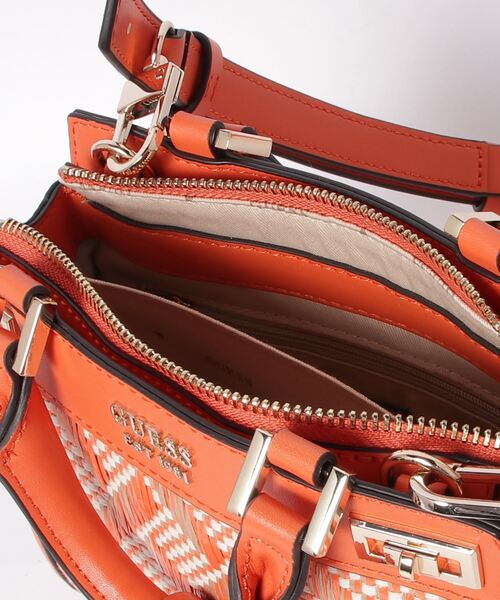Guess（ゲス）の「KATEY Mini Satchel（ハンドバッグ・レディース・ブラック/オレンジ・ONE SIZE）」の14枚目の写真