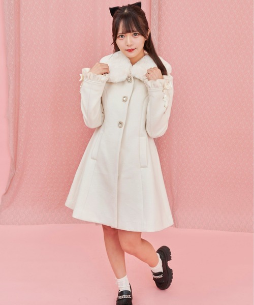 Secret Honey（シークレットハニー）の「袖レースアップビジューボタンコート（その他アウター・レディース・グレー/オフホワイト・MEDIUM）」の3枚目の写真