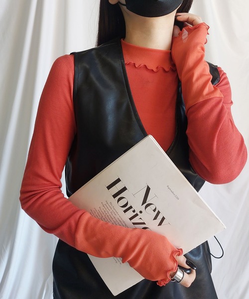 me+em select（ミームセレクト）の「※※シアー切替プチハイネックメロートップス（Tシャツ/カットソー・レディース・パープル/オレンジ/アイボリー/ブラック・MEDIUM/LARGE/SMALL）」の4枚目の写真