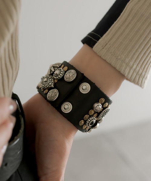 CAMPO MAGGI(カンポマッジ)】スタッズワイドブレスレットを使った人気