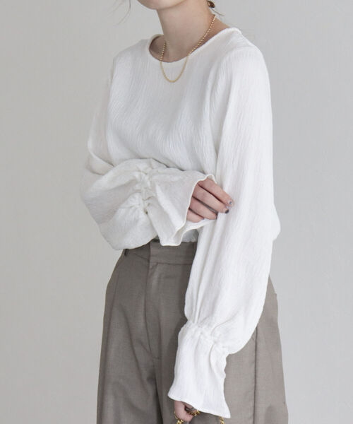 fredy emue（フレディエミュ）の「【fredy emue/フレディエミュ】楊柳袖口フレアーブラウス（シャツ/ブラウス・レディース・オフホワイト/ライトグリーン/ネイビー・38）」の4枚目の写真