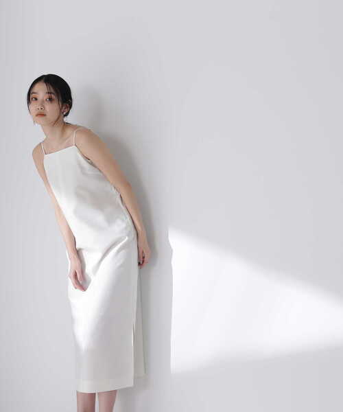 NATURAL BEAUTY BASIC（ナチュラルビューティーベーシック）の「◇【Oggi5月号掲載】＜ステッチワークセットアップ＞Iラインキャミワンピ（ワンピース・レディース・ブラック/イエロー/オフホワイト・SMALL/MEDIUM）」の6枚目の写真